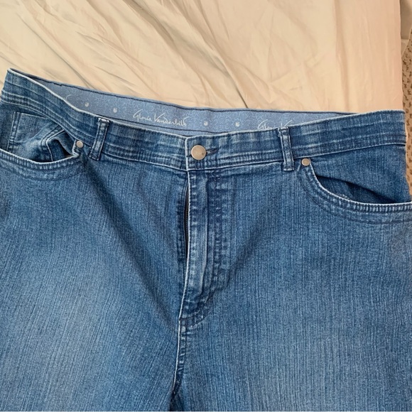 Gloria Vanderbilt Jean Capris for women.  Size 16 Missy, button waist zipper fly - Picture 5 of 6
